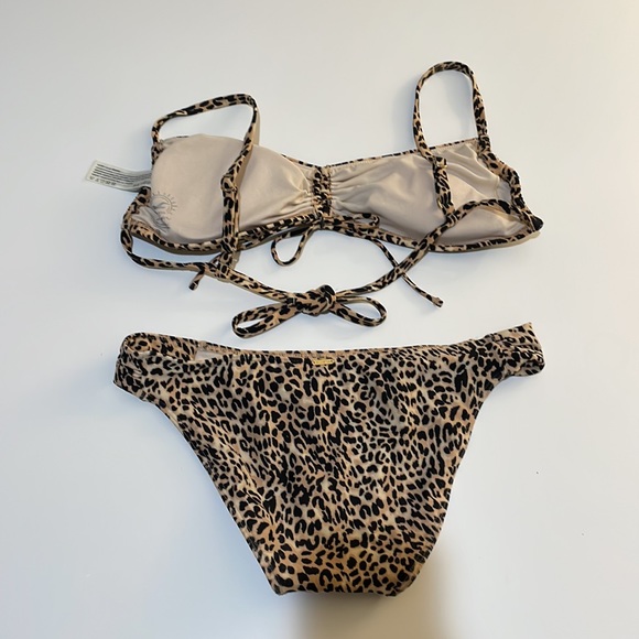 Bikini - Picture 2 of 2